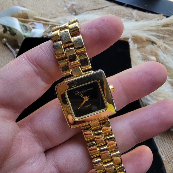 Vintage Jones New York Gold Quartz Watch Square Face Retro Bracelet Gift Her - Picture 9 of 9